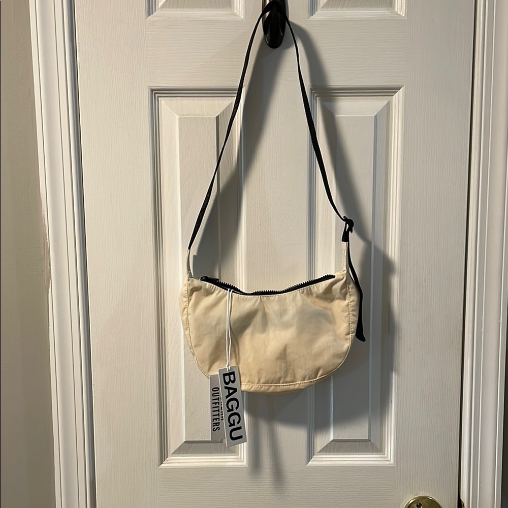 BAGGU Beige Crossbody - Small Crescent
